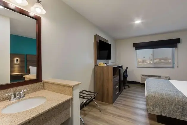 Standard Oda, 1 En Büyük (King) Boy Yatak, Engellilere Uygun, Buzdolabı ve Mikrodalga