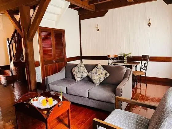 Georgian Suite (Continental Breakfast Included)