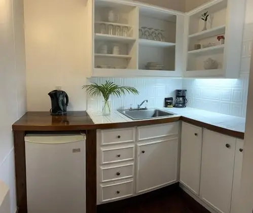 Georgian Suite (Continental Breakfast Included)