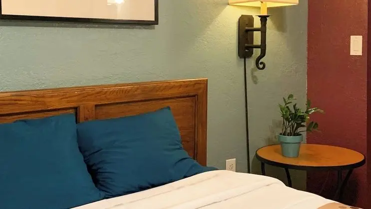 Oda, 1 Büyük (Queen) Boy Yatak, Sigara İçilmez, Buzdolabı ve Mikrodalga