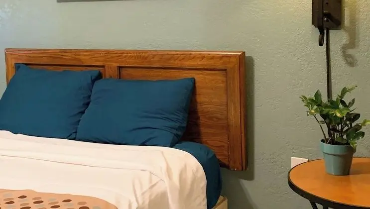 Oda, 1 Büyük (Queen) Boy Yatak, Sigara İçilmez, Buzdolabı ve Mikrodalga