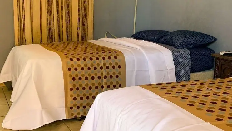 Oda, 2 Çift Kişilik Yatak, Sigara İçilmez, Buzdolabı ve Mikrodalga