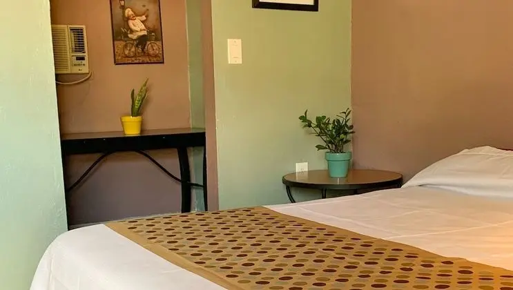 Oda, 2 Çift Kişilik Yatak, Sigara İçilmez, Buzdolabı ve Mikrodalga