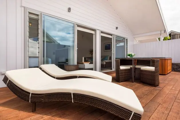 Villa King Size Bed