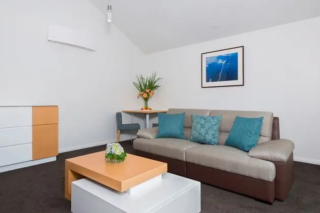 Villa King Size Bed