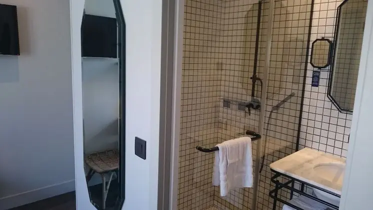 Classic Tek Büyük Yataklı Oda