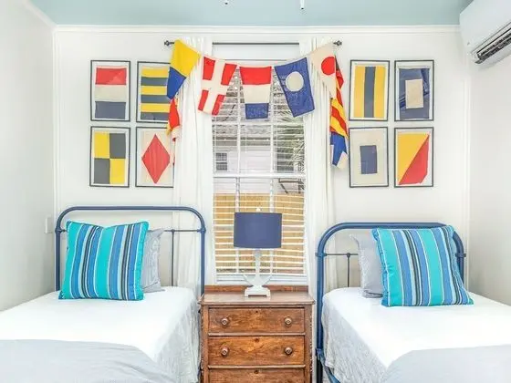 Ev, Birden Çok Yatak, Havuz Kullanımı, Havuz Manzaralı