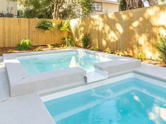 Ev, Birden Çok Yatak, Havuz Kullanımı, Havuz Manzaralı