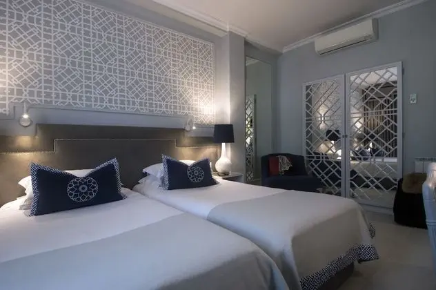 Basic Tek Büyük veya İki Ayrı Yataklı Oda
