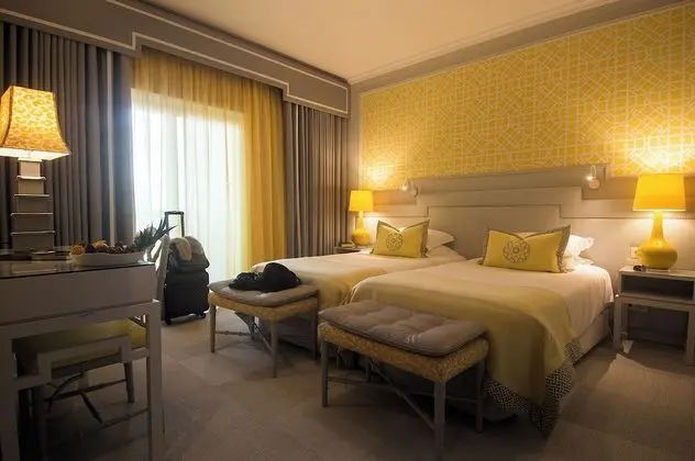 Basic Tek Büyük veya İki Ayrı Yataklı Oda (extra child bed/crib)