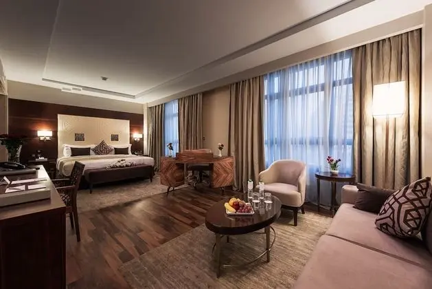 Honeymoon Suite, City View