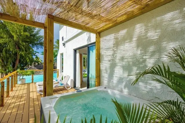 Two-Bedroom Suite With Terrace & Jacuzzi