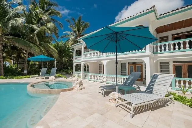Luxury Daire (Coral Bay Villas - Eagle Ray Suite)