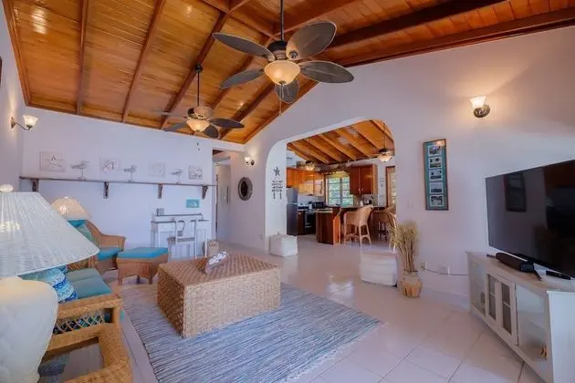 Luxury Daire (Coral Bay Villas - Eagle Ray Suite)