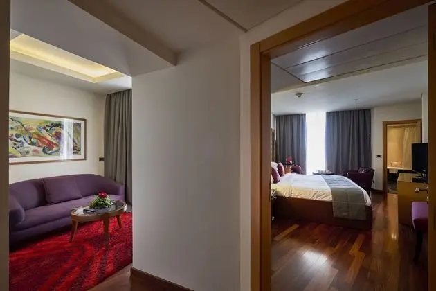 Junior Suite Sea View King Bed