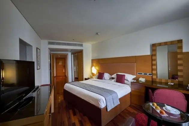 Junior Suite Sea View King Bed