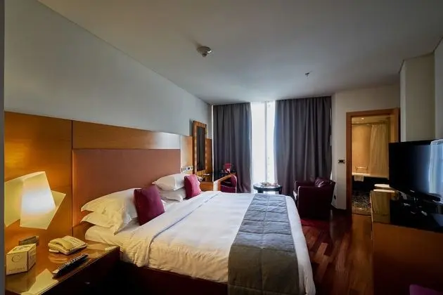 Junior Suite Sea View King Bed