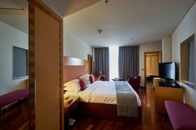 Junior Suite Sea View King Bed