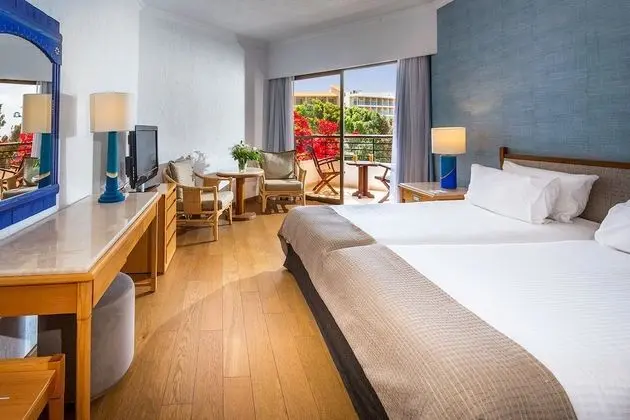 https://i.travelapi.com/lodging/1000000/920000/913500/913405/398e00fc_z.jpg