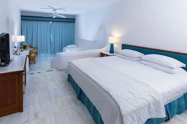 https://i.travelapi.com/lodging/1000000/920000/913500/913405/72dd903f_z.jpg