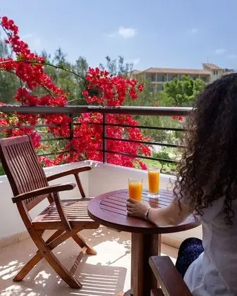 https://i.travelapi.com/lodging/1000000/920000/913500/913405/ab48da3e_z.jpg