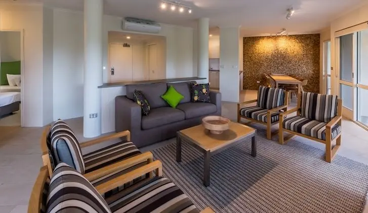 3 Bedrooms Apartment