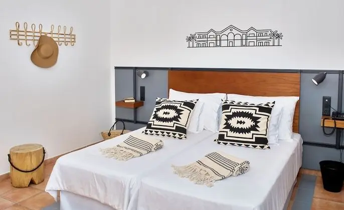 Oda, Havuz Manzaralı (2 Adults and 1 Child)