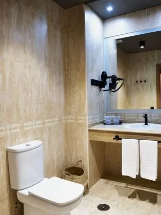 Oda, Havuz Manzaralı (2 Adults and 1 Child)