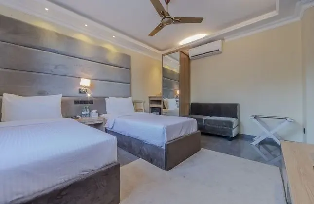 Deluxe Tek Büyük Yataklı Oda, Kısmi Deniz Manzarası