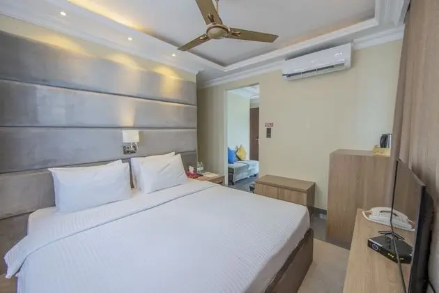 Deluxe Tek Büyük Yataklı Oda, Kısmi Deniz Manzarası