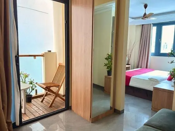 Deluxe Tek Büyük Yataklı Oda, Kısmi Deniz Manzarası