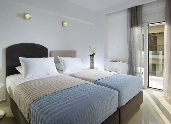 Tek Büyük veya İki Ayrı Yataklı Oda, Balkon