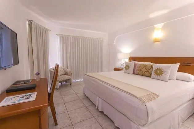 One Bedroom Suite - 1 king bed
