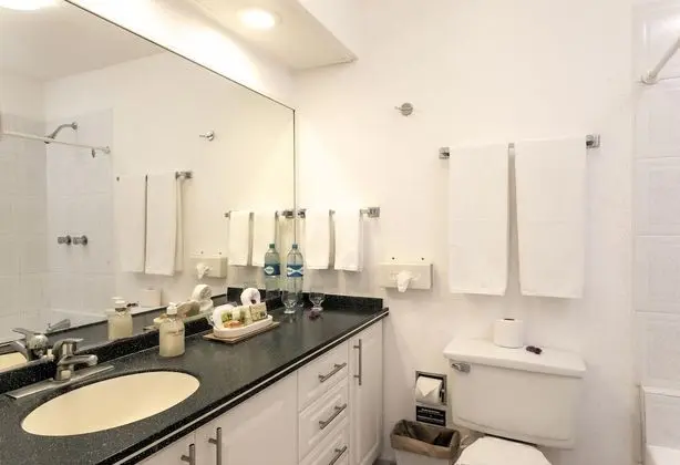One Bedroom Suite - 1 king bed