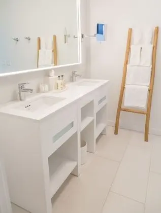Junior Suite, 1 King Bed, Terrace, Partial Ocean View