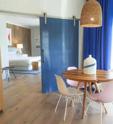 Suite, 1 Bedroom, 1 King Bed, Terrace, Partial Ocean View
