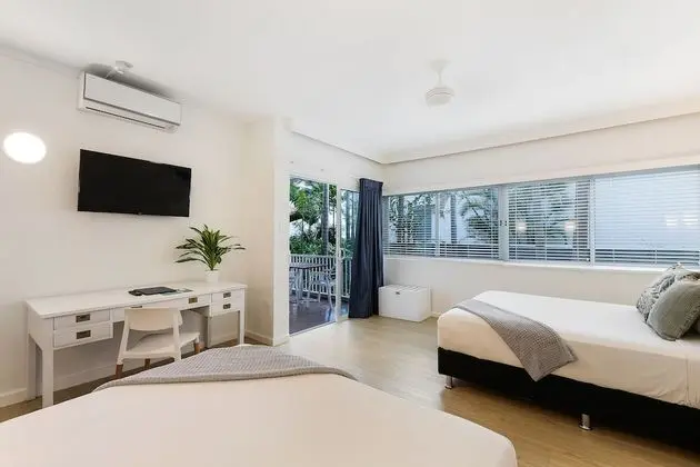 Garden Twin Queen Room