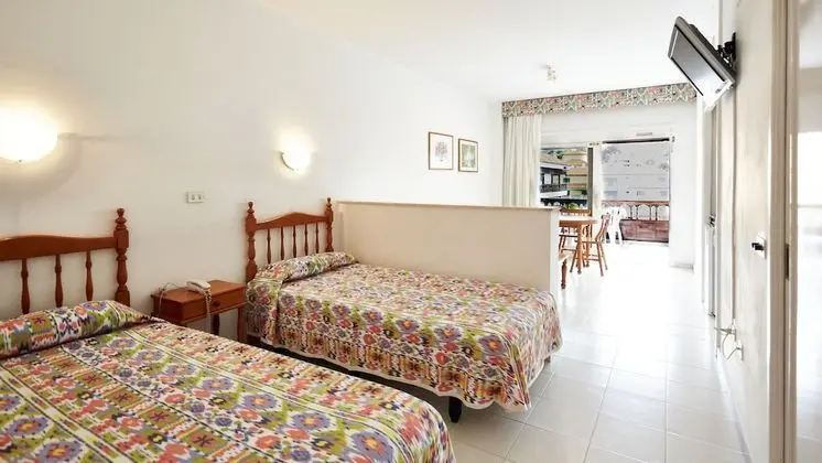 Stüdyo, Havuz Manzaralı, Bahçeli (2 adults and 1 child)