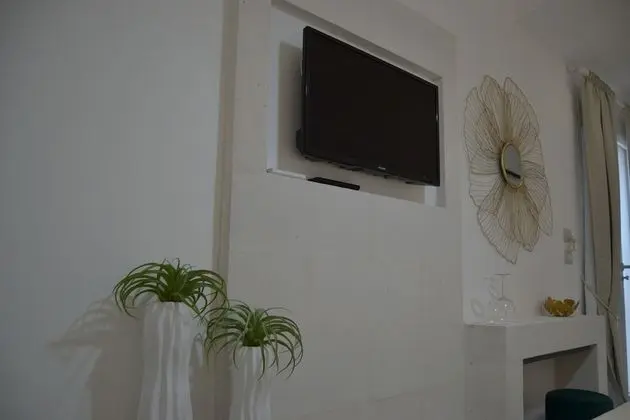 Deluxe Tek Büyük Yataklı Oda, Havuz Manzaralı