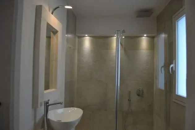 Deluxe Tek Büyük Yataklı Oda, Havuz Manzaralı