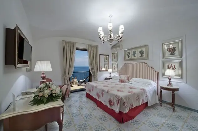 Deluxe Tek Büyük Yataklı Oda, Teras, Deniz Manzaralı