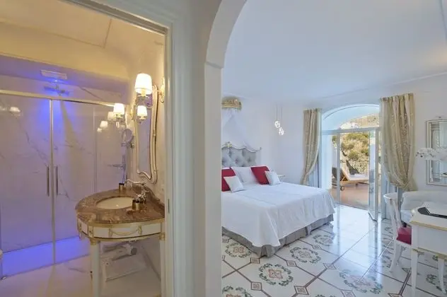 Deluxe Tek Büyük Yataklı Oda, Teras, Deniz Manzaralı