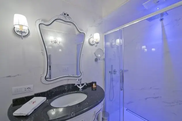 Deluxe Tek Büyük Yataklı Oda, Teras, Deniz Manzaralı