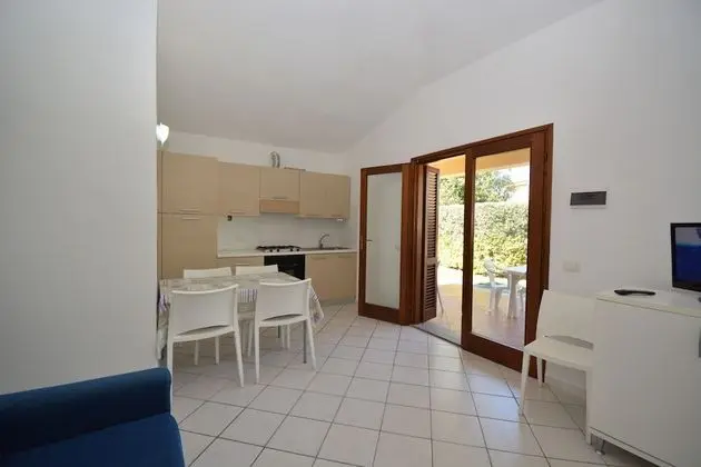 Standard Apart Daire, 2 Yatak Odası, Bahçe Manzaralı, Zemin Kat (Trilocale 1)