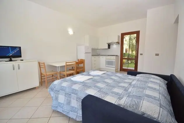 Standard Apart Daire, 2 Yatak Odası, Bahçe Manzaralı, Zemin Kat (Trilocale 1)