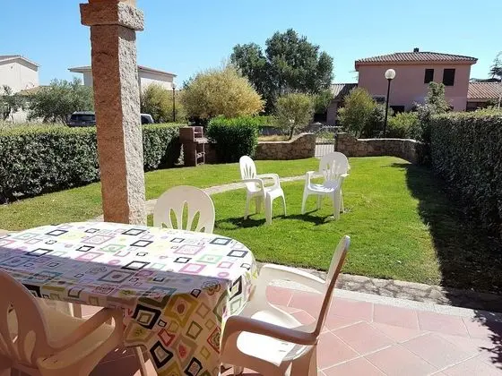 Standard Apart Daire, 2 Yatak Odası, Bahçe Manzaralı, Zemin Kat (Trilocale 1)