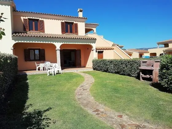 Standard Apart Daire, 2 Yatak Odası, Bahçe Manzaralı, Zemin Kat (Trilocale 1)