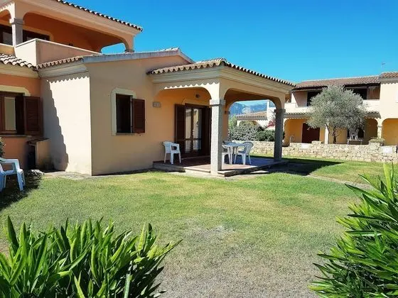 Standard Apart Daire, 2 Yatak Odası, Bahçe Manzaralı, Zemin Kat (Trilocale 1)