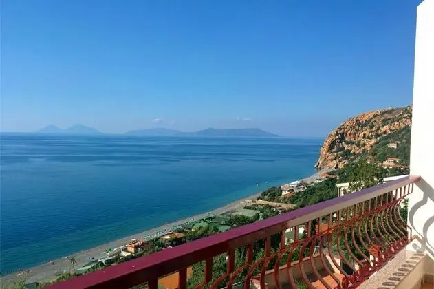 Tek Büyük veya İki Ayrı Yataklı Oda, Deniz Manzaralı