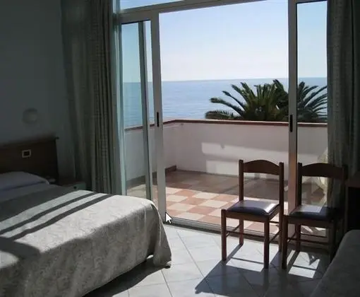 Tek Büyük Yataklı Oda, Balkon